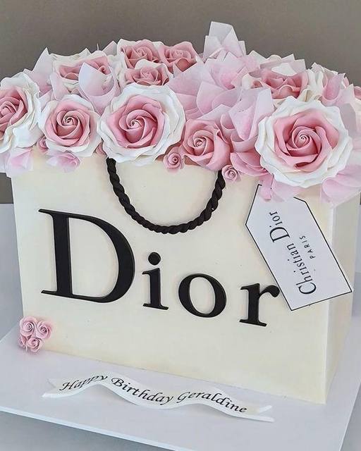 Custom cakes by MIEN TREATS, Lagos